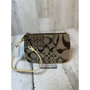Coach Signature Canvas Small Wristlet | Khaki Brown Logo
